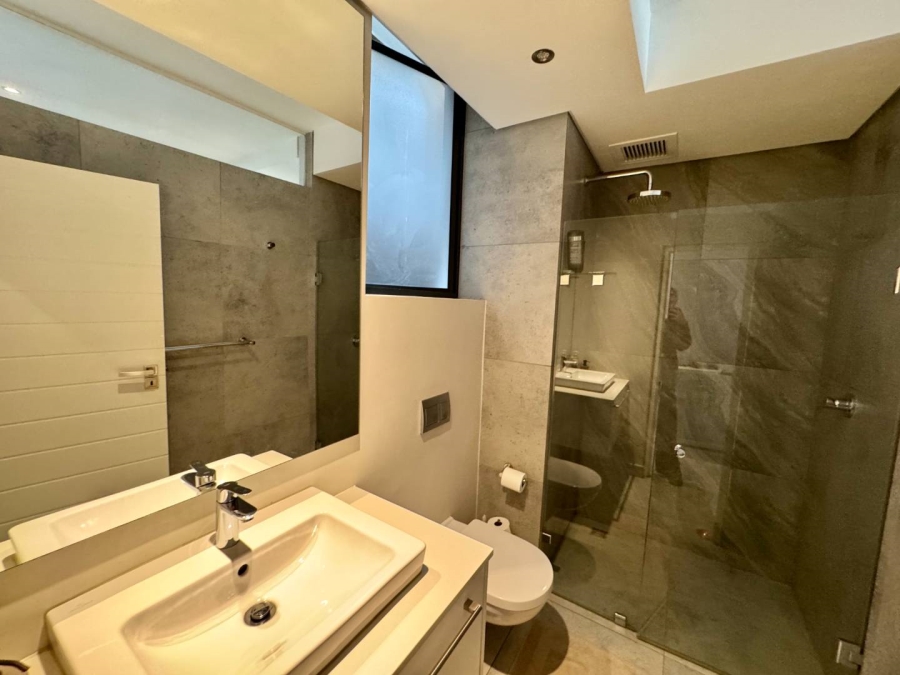 To Let 2 Bedroom Property for Rent in Green Point Western Cape